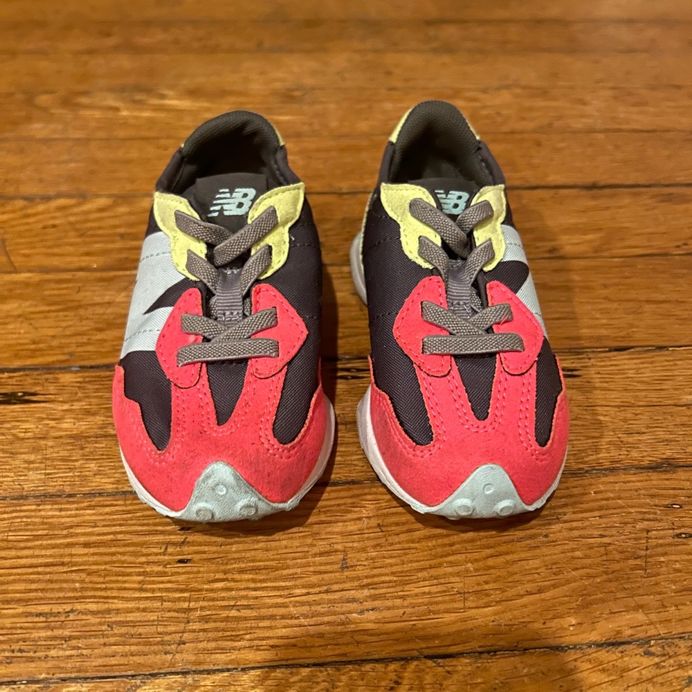 MUTI COLOR TODDLER NEW BALANCE SIZE 7c